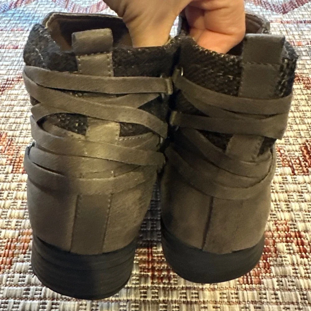 WHITE MOUNTAIN | Women's Grey‎ Suede Side Zip Ankle Booties